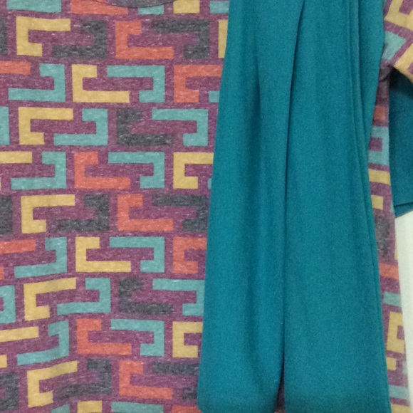 2 outfits LuLaRoe perfect t and os leggings - Picture 3 of 5